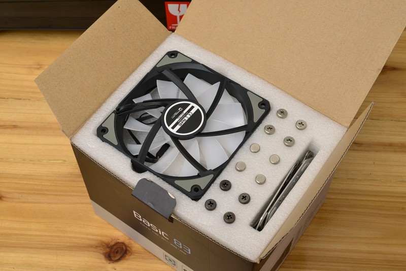 十核心i9+1070SLI+会发光的雕牌，不亮瞎死不休