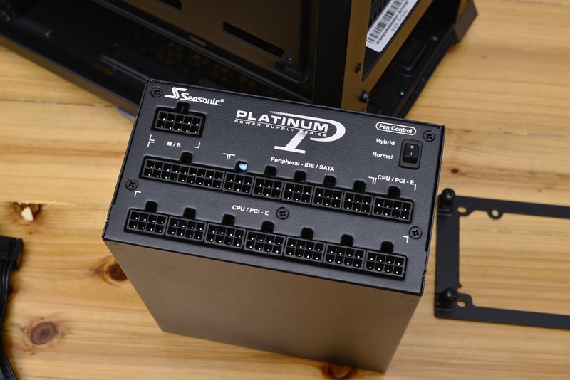 十核心i9+1070SLI+会发光的雕牌，不亮瞎死不休