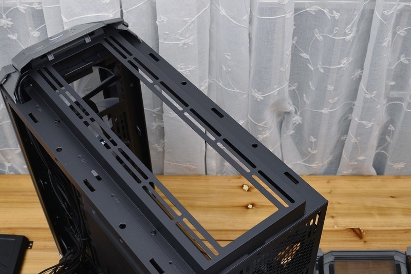 十核心i9+1070SLI+会发光的雕牌，不亮瞎死不休