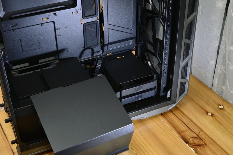 十核心i9+1070SLI+会发光的雕牌，不亮瞎死不休