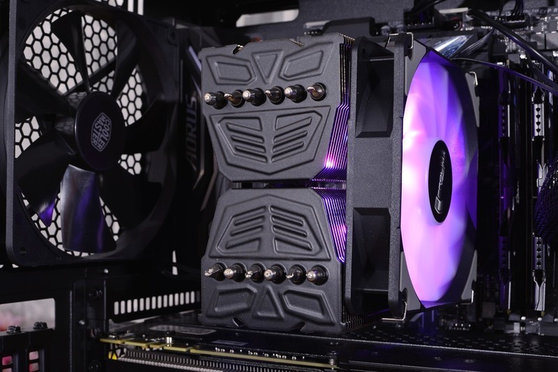 十核心i9+1070SLI+会发光的雕牌，不亮瞎死不休