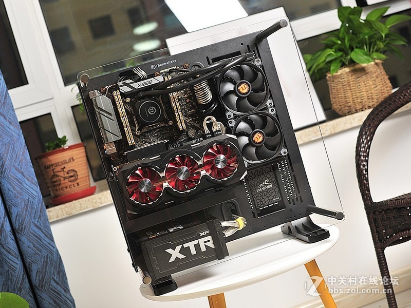 乞丐版X299平台也不错，+四通道内存、GTX1080显卡和半开放式机箱也能飞一会