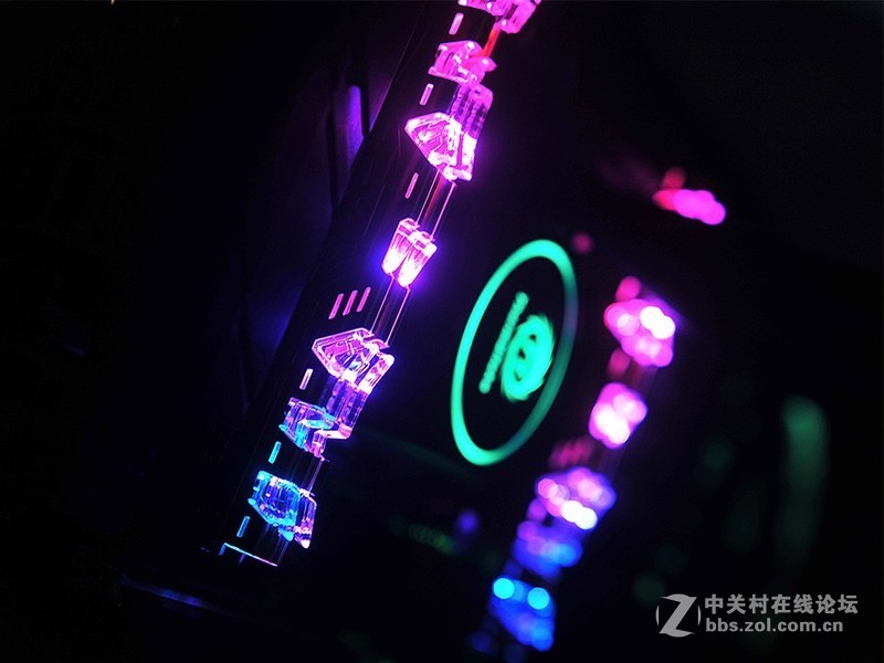 乞丐版X299平台也不错，+四通道内存、GTX1080显卡和半开放式机箱也能飞一会