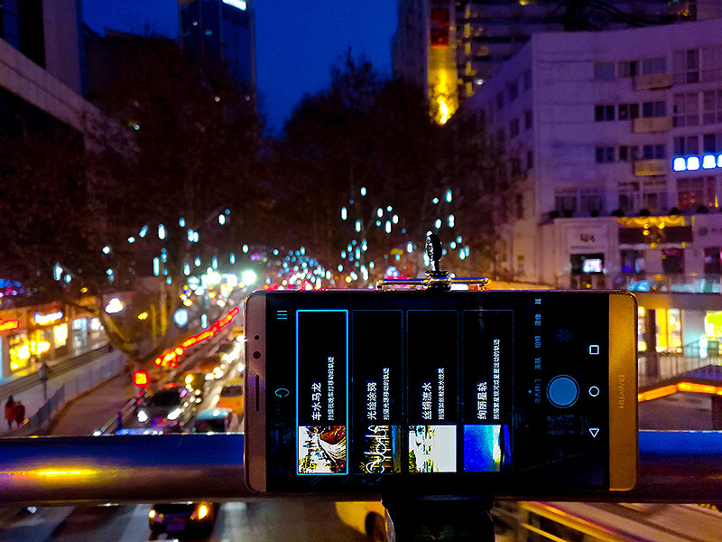 猴赛雷！元宵灯会华为Mate 8啪啪啪