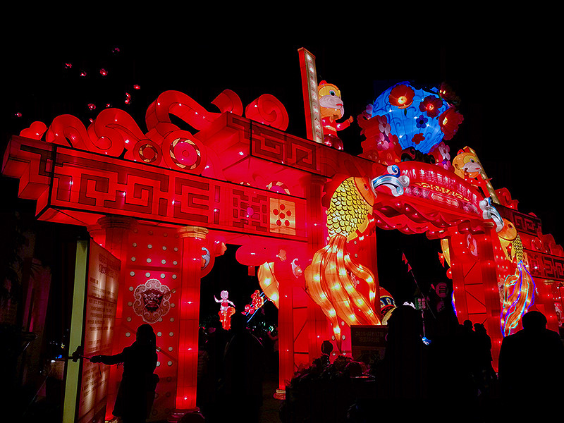 猴赛雷！元宵灯会华为Mate 8啪啪啪