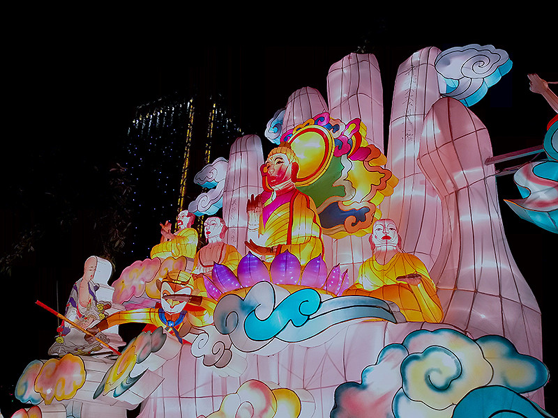 猴赛雷！元宵灯会华为Mate 8啪啪啪