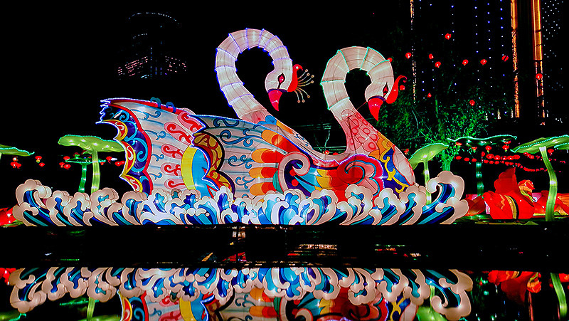 猴赛雷！元宵灯会华为Mate 8啪啪啪