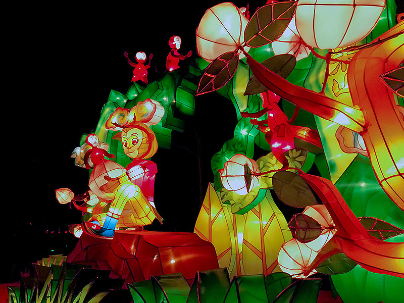 猴赛雷！元宵灯会华为Mate 8啪啪啪