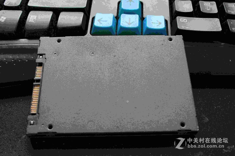 出堆硬件和数码产品，U板卡内存手机都有