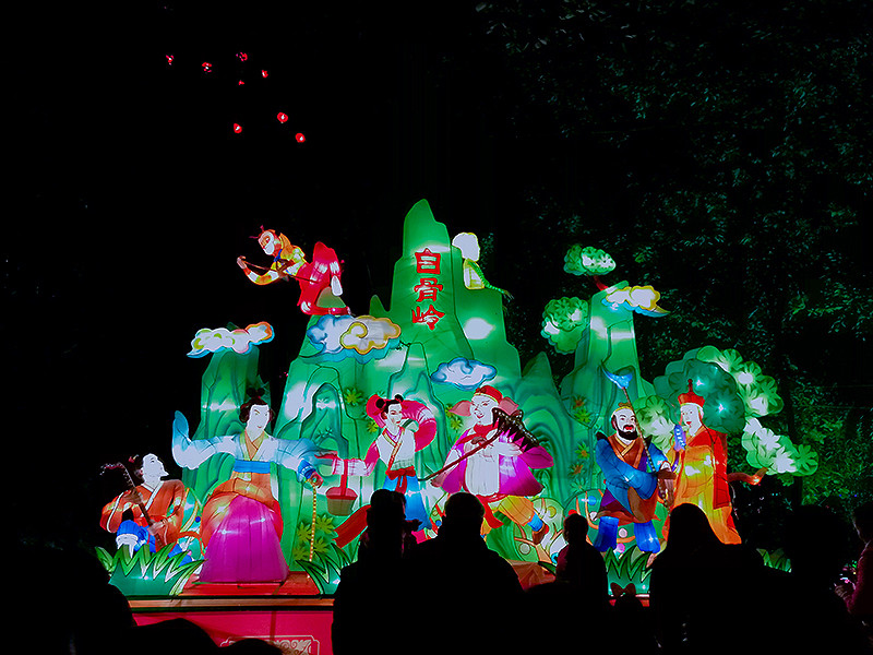 猴赛雷！元宵灯会华为Mate 8啪啪啪