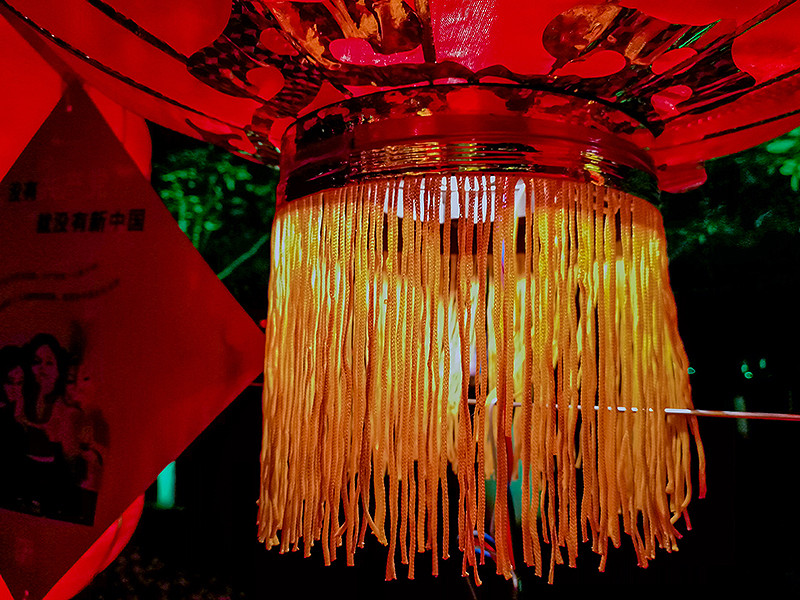 猴赛雷！元宵灯会华为Mate 8啪啪啪