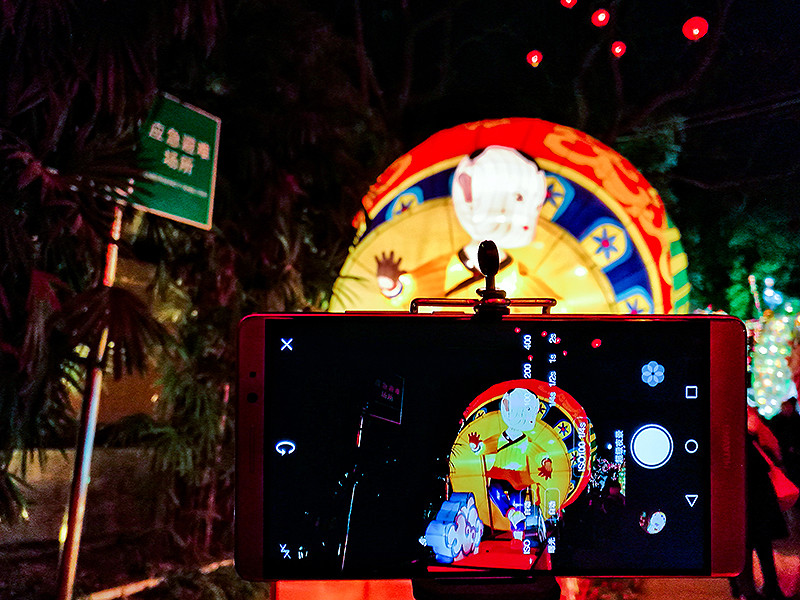 猴赛雷！元宵灯会华为Mate 8啪啪啪