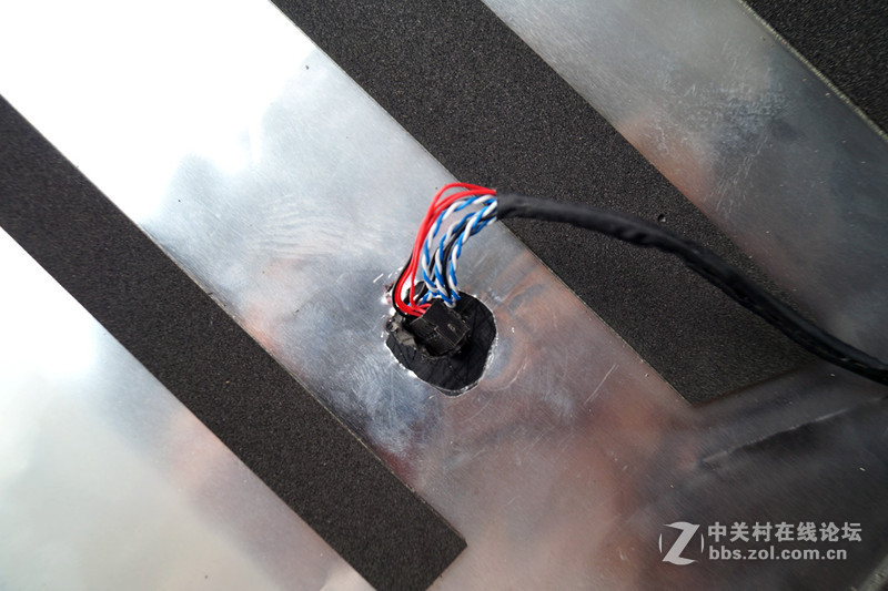 淘汰笔记本屏幕不要弃，改改就能当显示器用了！