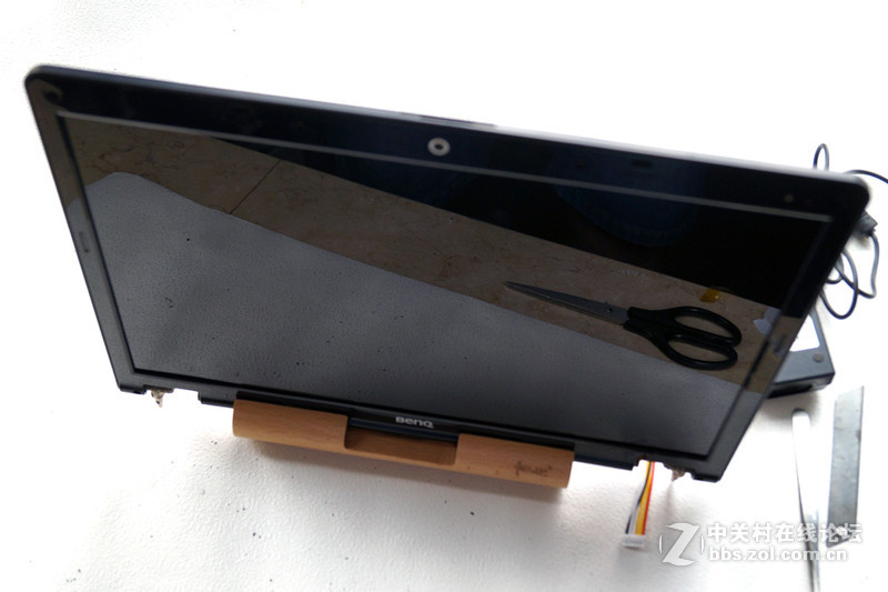 淘汰笔记本屏幕不要弃，改改就能当显示器用了！