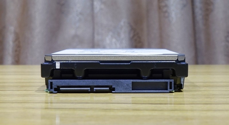 #超大容量 自由存储# HGST 10TB NAS硬盘开箱及性能详测