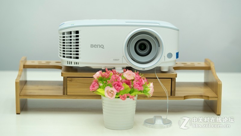 明基智能专业家用投影机i705，显示效果居然比肩4K投影机