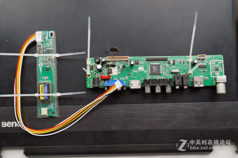 淘汰笔记本屏幕不要弃，改改就能当显示器用了！