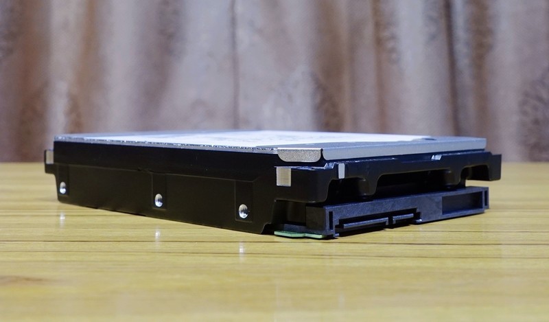 #超大容量 自由存储# HGST 10TB NAS硬盘开箱及性能详测