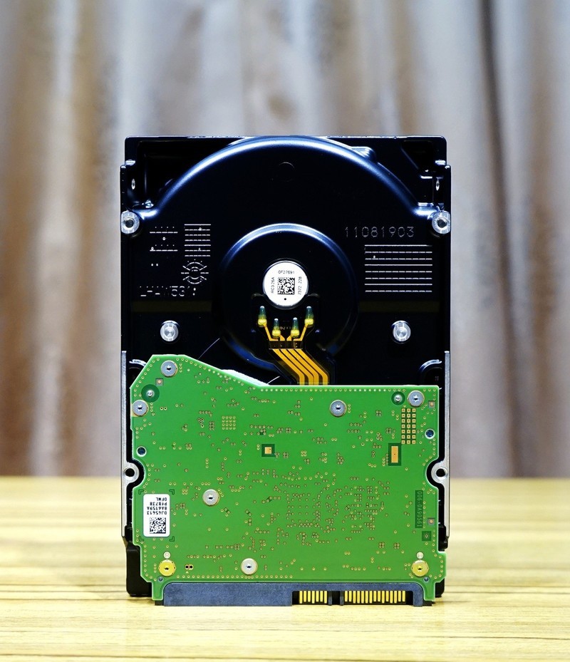 #超大容量 自由存储# HGST 10TB NAS硬盘开箱及性能详测