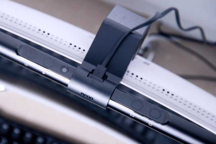 桌子空间小, 台灯占位? 那么你需要这款护眼台灯