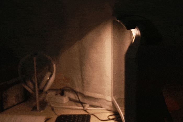 桌子空间小, 台灯占位? 那么你需要这款护眼台灯