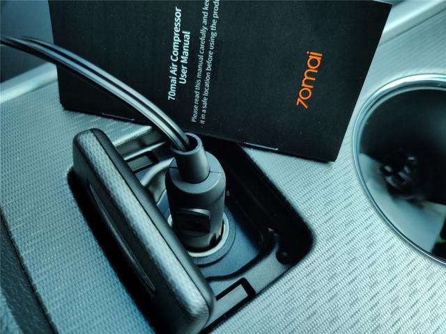 小米再上车载神器！70迈充气泵充气评测，胎压控制精准的让人想哭