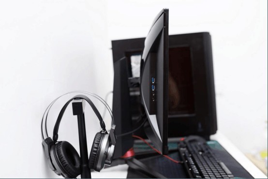 吃鸡还能玩出新花样？微星OPTIX MPG27CQ显示器专业吃鸡“助手”