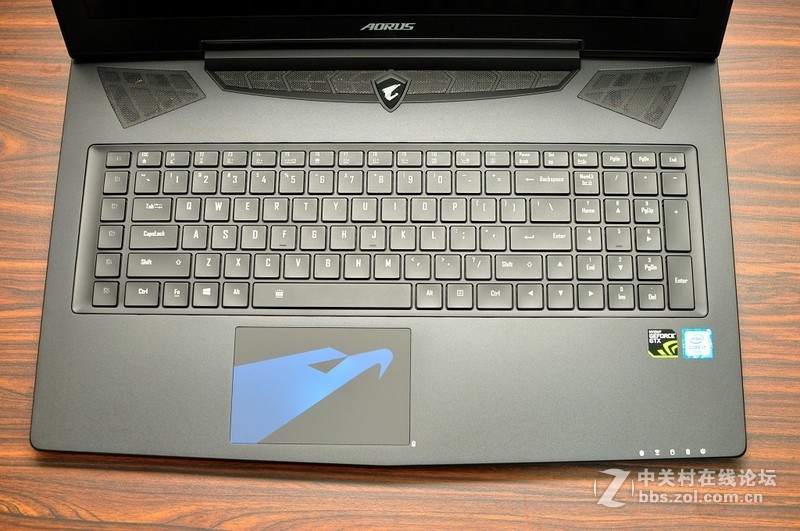 AORUS X7 V6 挑战旗舰桌机、效能散热再进化