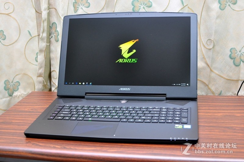 AORUS X7 V6 挑战旗舰桌机、效能散热再进化