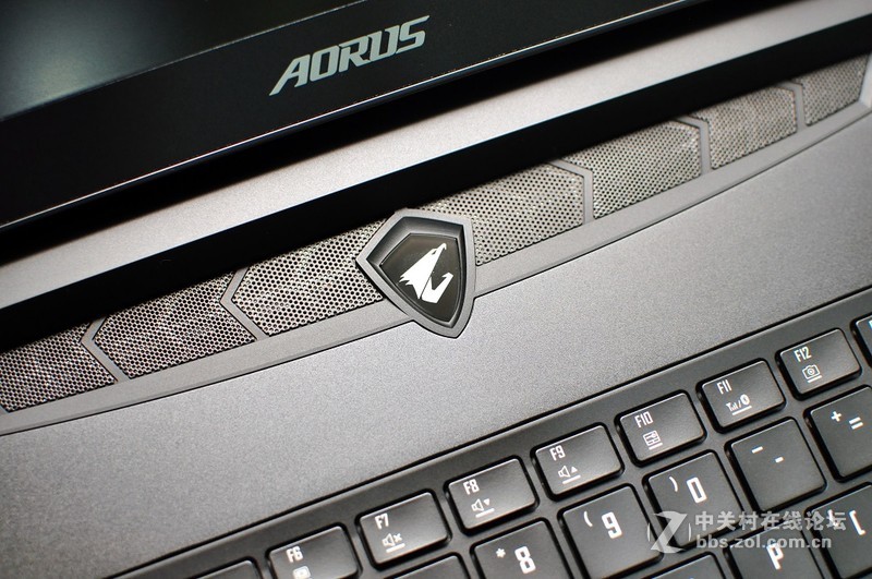 AORUS X7 V6 挑战旗舰桌机、效能散热再进化