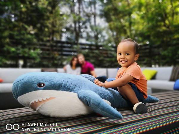 华为Mate10评测：徕卡/保时捷加持 颜值性能超棒