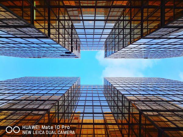 华为Mate10评测：徕卡/保时捷加持 颜值性能超棒