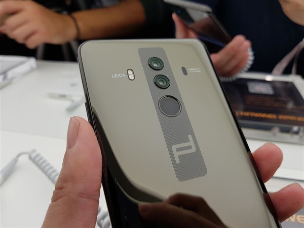 华为Mate10评测：徕卡/保时捷加持 颜值性能超棒