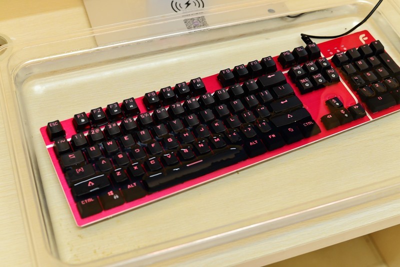 机械键盘不怕水？防水机械键盘迪摩F8拆解