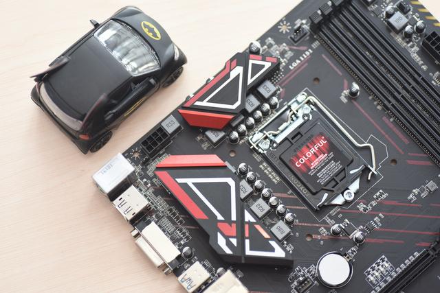 有点猛，千元级Z370主板暴击5.3G