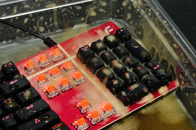 机械键盘不怕水？防水机械键盘迪摩F8拆解