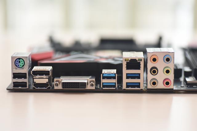 有点猛，千元级Z370主板暴击5.3G