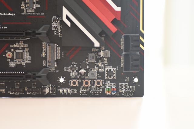 有点猛，千元级Z370主板暴击5.3G