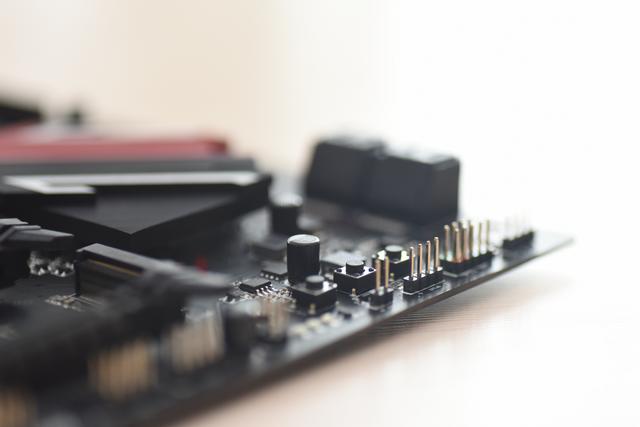 有点猛，千元级Z370主板暴击5.3G