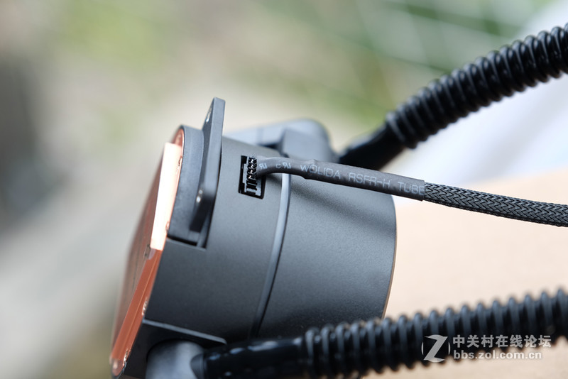 第一次用上高端水冷,大脑在颤抖.