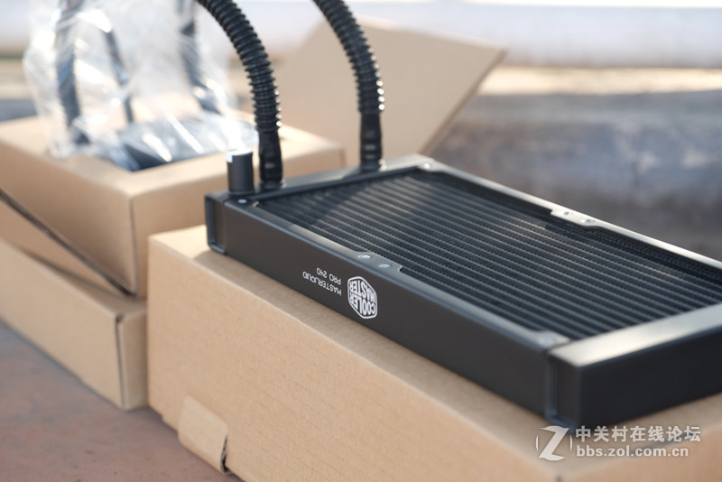 第一次用上高端水冷,大脑在颤抖.