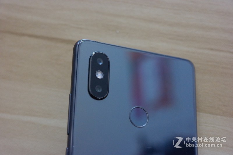 可承担小米1999元经典售价的重任！小米8 SE小屏旗舰评测