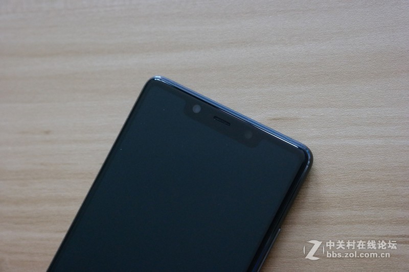 可承担小米1999元经典售价的重任！小米8 SE小屏旗舰评测