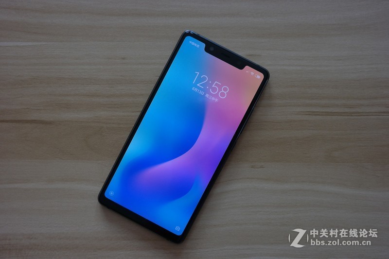 可承担小米1999元经典售价的重任！小米8 SE小屏旗舰评测