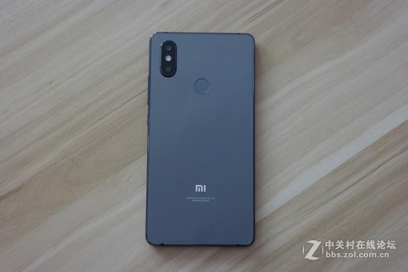 可承担小米1999元经典售价的重任！小米8 SE小屏旗舰评测