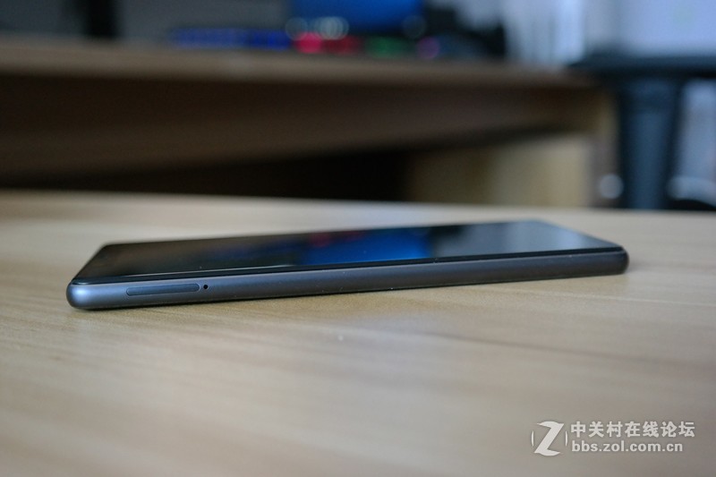 可承担小米1999元经典售价的重任！小米8 SE小屏旗舰评测