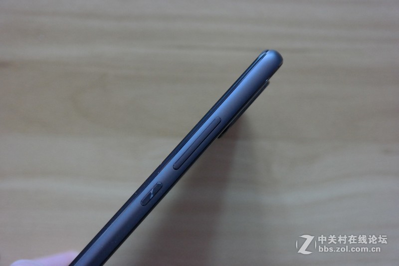 可承担小米1999元经典售价的重任！小米8 SE小屏旗舰评测