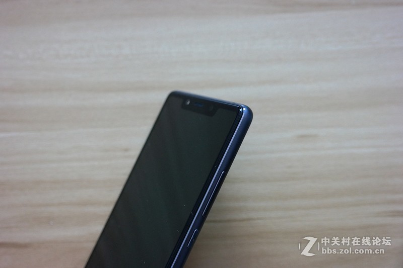 可承担小米1999元经典售价的重任！小米8 SE小屏旗舰评测