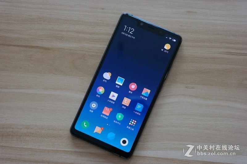 可承担小米1999元经典售价的重任！小米8 SE小屏旗舰评测