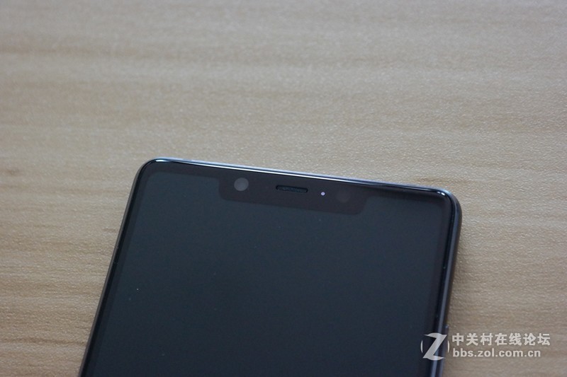 可承担小米1999元经典售价的重任！小米8 SE小屏旗舰评测